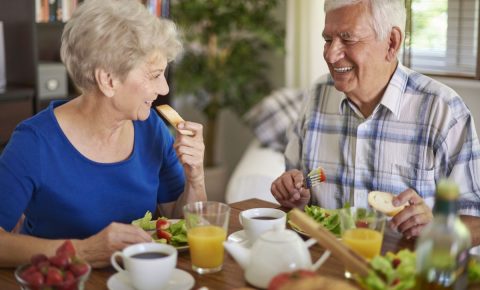 image couple en train de manger